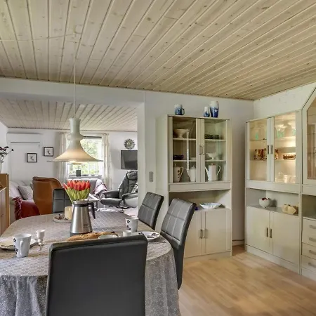 Сasa de vacaciones Yak - 350m From The Sea By Interhome